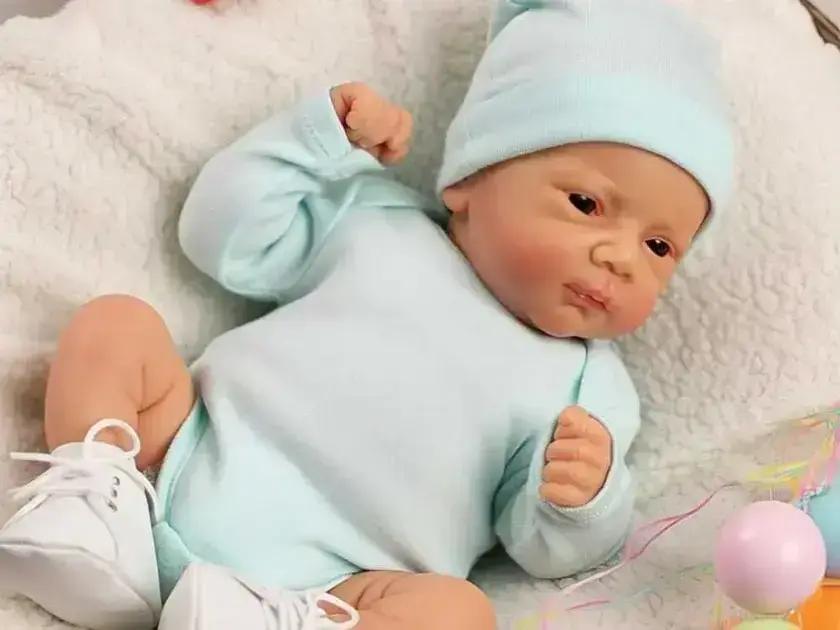 Homem agride bebê em Belo Horizonte, alegando confusão com figura de 'bebê reborn'