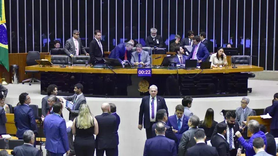 Hugo Motta descarta compromisso com aprovação de MP sobre IOF