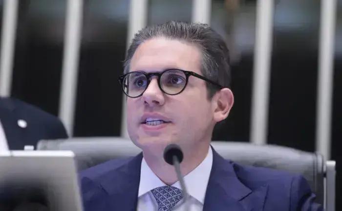 Hugo Motta propõe melhorias para o transporte de cargas no Brasil