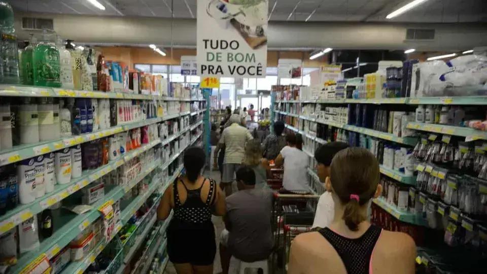 IPCA 2025 apresenta leve queda, mas supera meta em relatório Focus