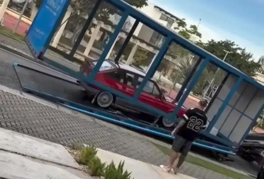 Lateral do Flamengo, Varela, adquire um Gol GTI clássico