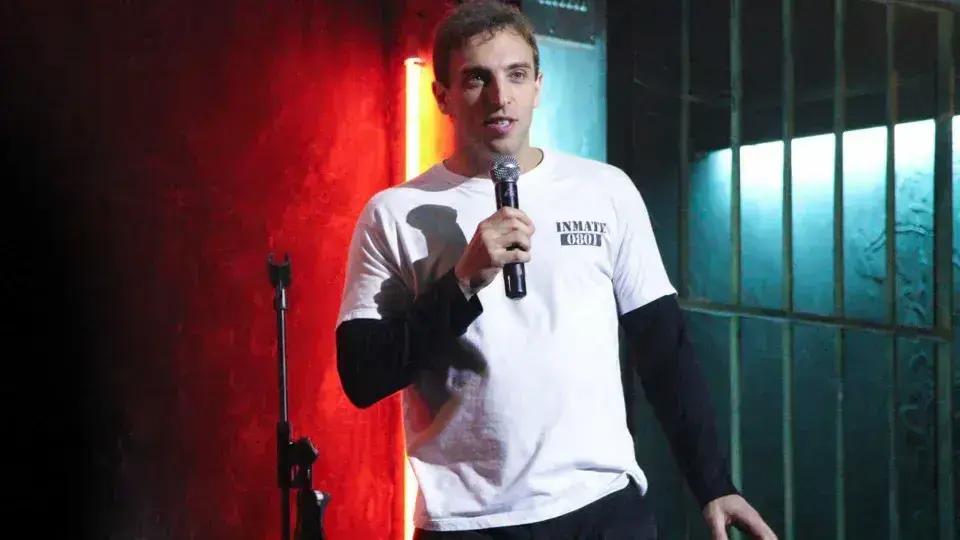 Leo Lins: Humorista aguarda recursos e segue com turnê após condenação