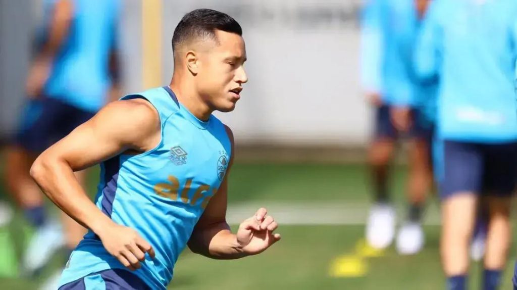 Marlon, emprestado pelo Cruzeiro, expressa desejo de permanecer no Grêmio