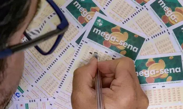 Mega-Sena acumula e prêmio atinge R$ 110 milhões
