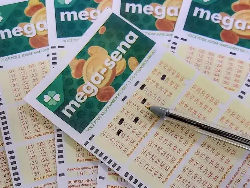 Mega-Sena pode pagar prêmio de R$ 130 milhões no sorteio desse sábado (21)