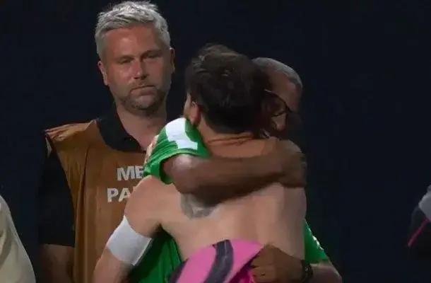 Messi surpreende Djalminha com presente após empate no Mundial de Clubes