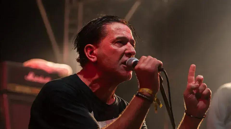 Morte do cantor Colin Jerwood: família pede que fãs não compareçam ao funeral