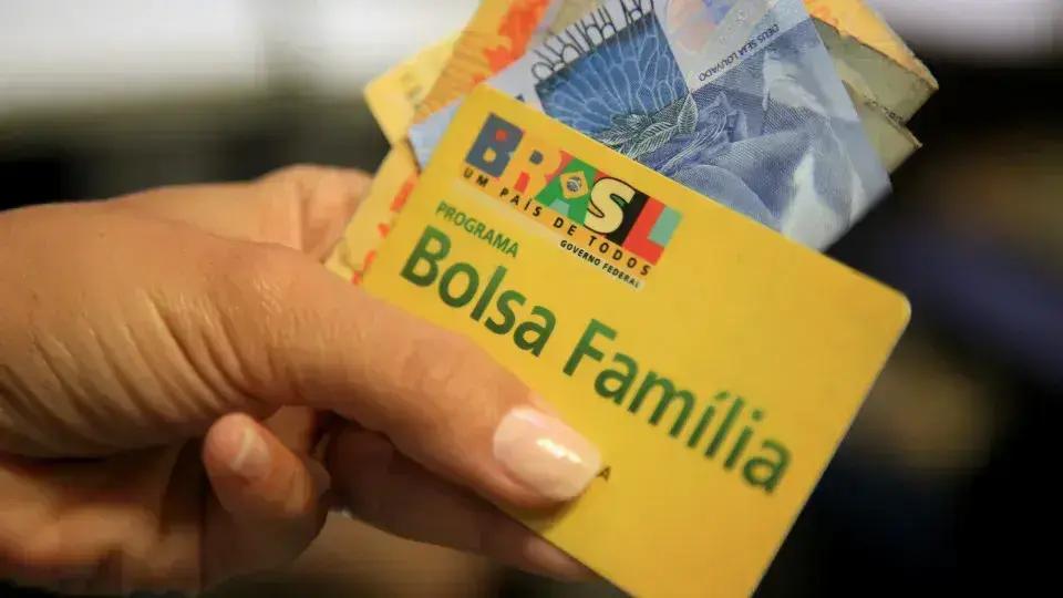 Parcelas do Bolsa Família e Auxílio Gás são pagas aos beneficiários com NIS final 9