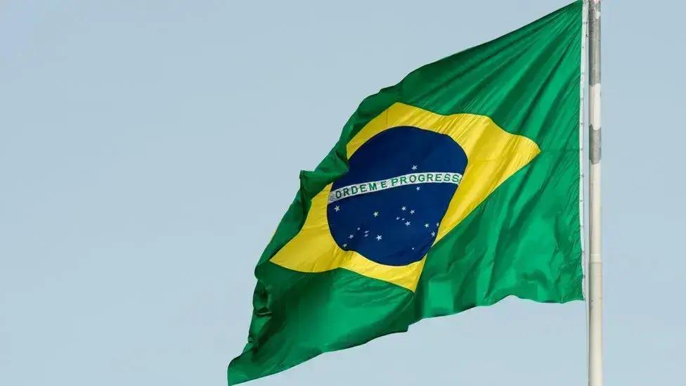 Sentimento de orgulho no Brasil despenca para 74%, aponta Datafolha