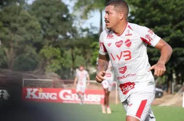 Thiago Carleto, ex-jogador conhecido, é preso por dívida de pensão alimentícia