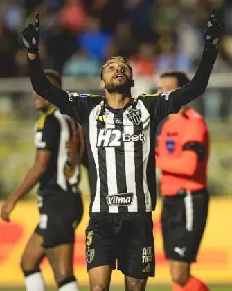 Atlético encerra jejum de gols com vitórias de Alexsander e Vitor Hugo