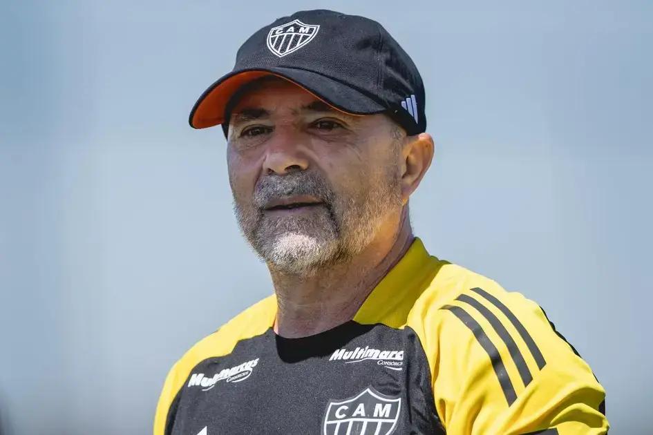 Atlético-MG confirma escalação para jogo contra o Santos neste domingo