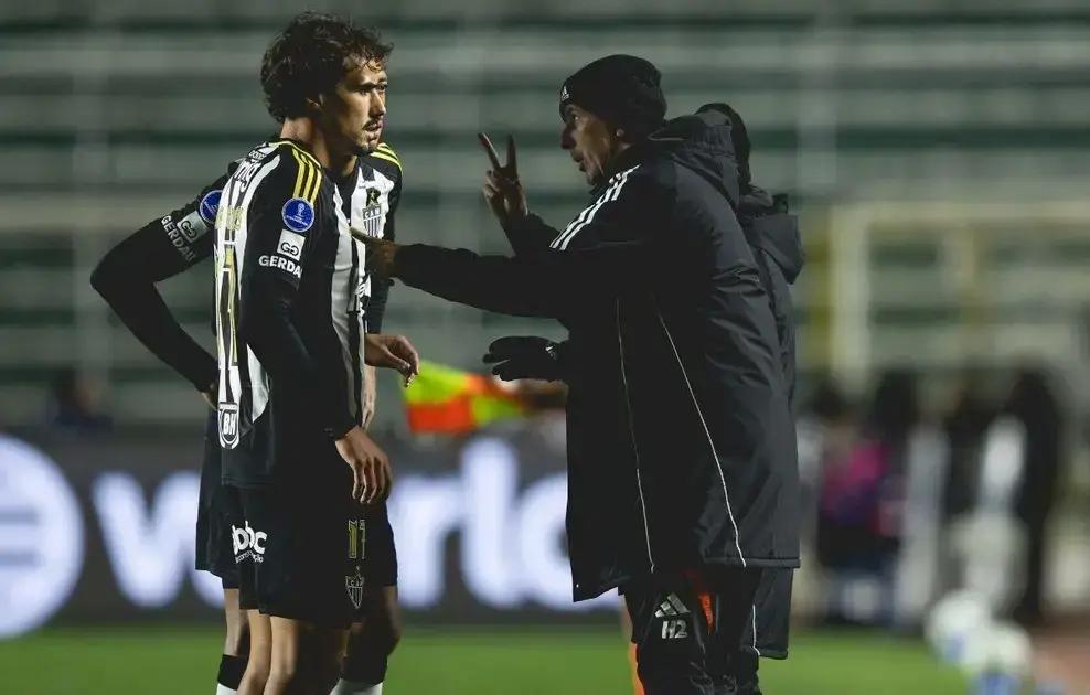 Bertozzi aponta Júnior Santos como desafio para Sampaoli no Atlético