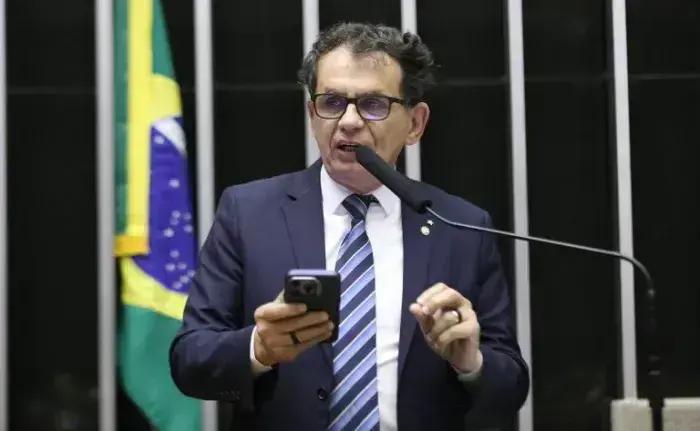 Câmara dos Deputados aprova pensão vitalícia para mãe de refugiado congolês