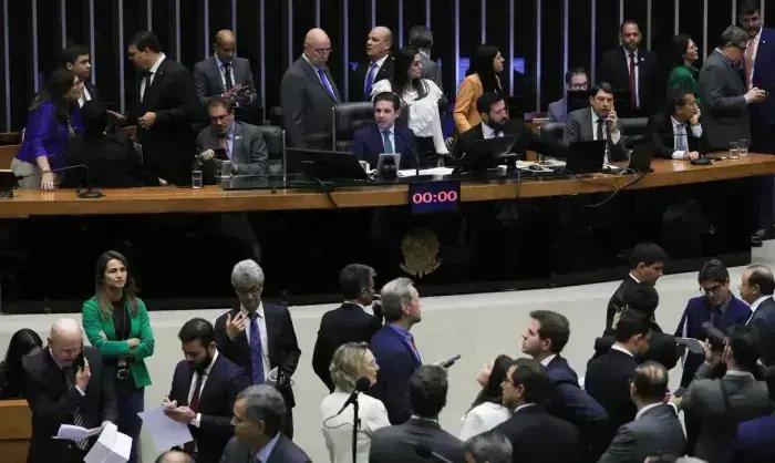 Câmara rejeita voto secreto na PEC da Blindagem por falta de quórum