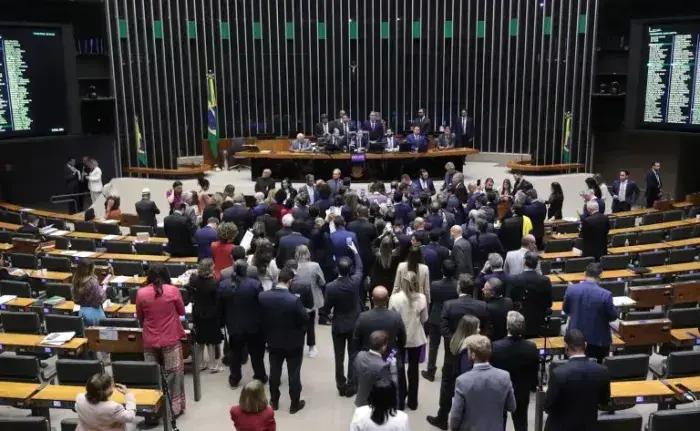 Câmara vota projeto que exclui gastos temporários em educação do Arcabouço Fiscal