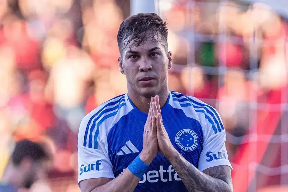 Cruzeiro enfrenta Bragantino com jogadores pendurados e desfalques
