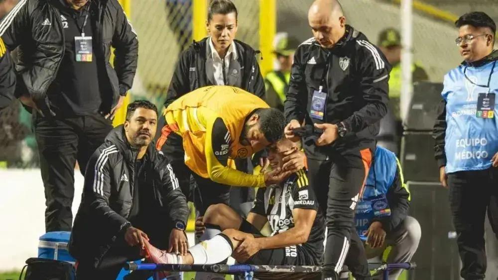 Cuello do Atlético enfrenta lesão grave: fratura e ruptura de ligamentos