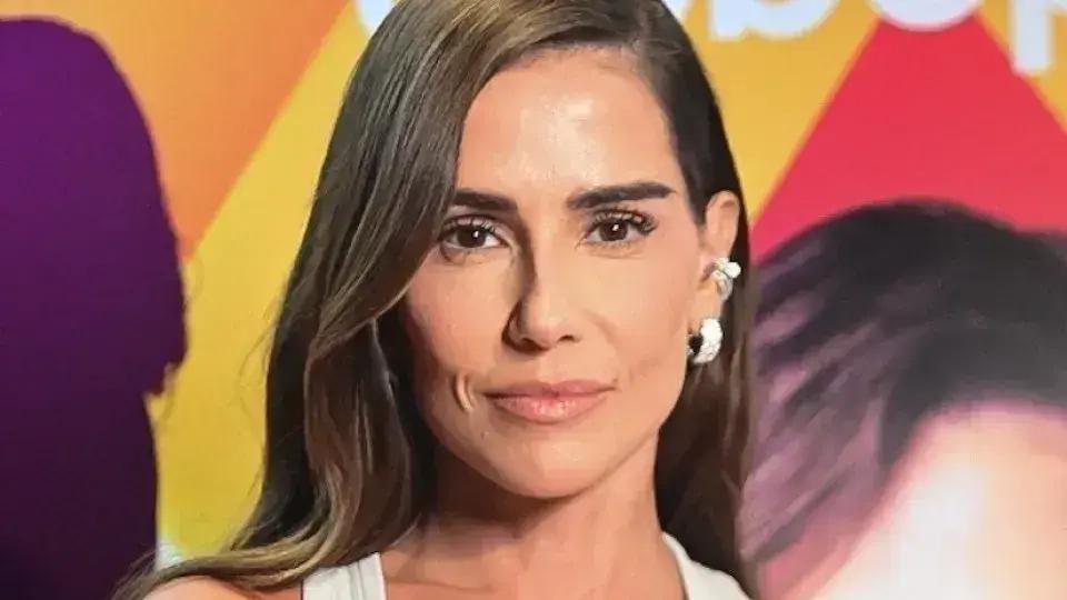 Deborah Secco aborda baixa autoestima e reflete sobre a beleza interna