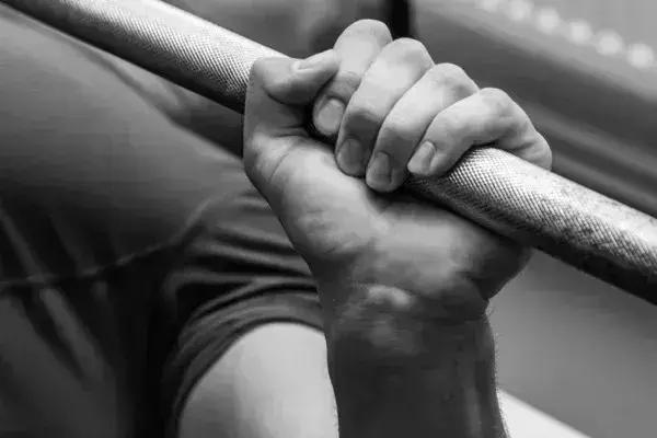 Homem de 59 anos é agredido com barra de ferro por cobrança de dívida em Ipatinga
