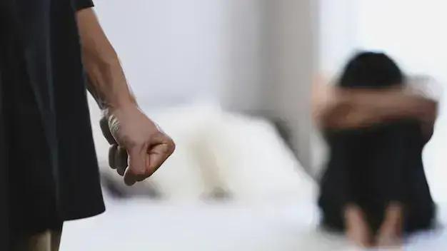 Homem é detido após agredir companheira em hotel de Ipatinga