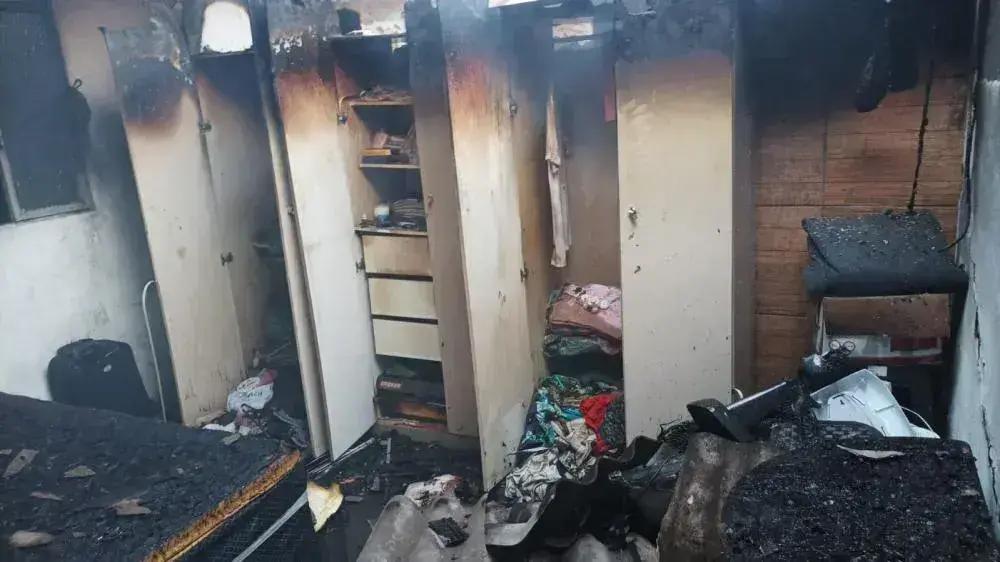 Incêndio destrói residência em Ipatinga: bombeiros atuam rapidamente