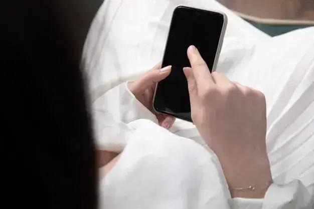 Jovem em Minas Gerais é presa por extorsão em redes sociais