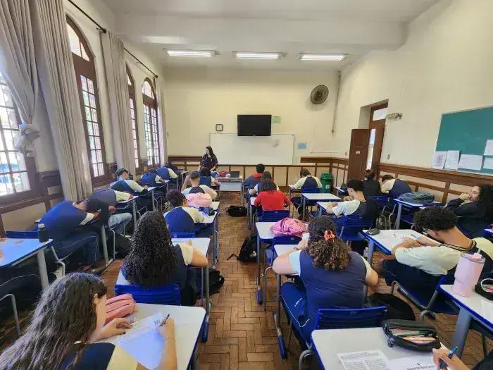 Minas Gerais aplica quarto teste de redação para o Enem 2025