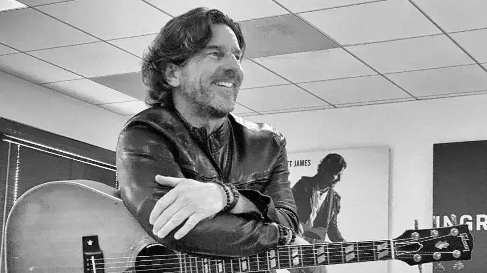 Morte trágica do cantor Brett James em acidente de avião na Carolina do Norte