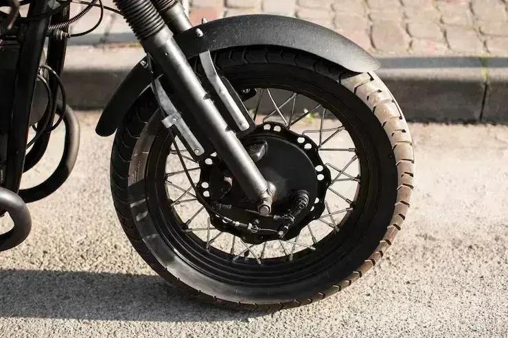 Motocicleta furtada em estacionamento de supermercado em Coronel Fabriciano