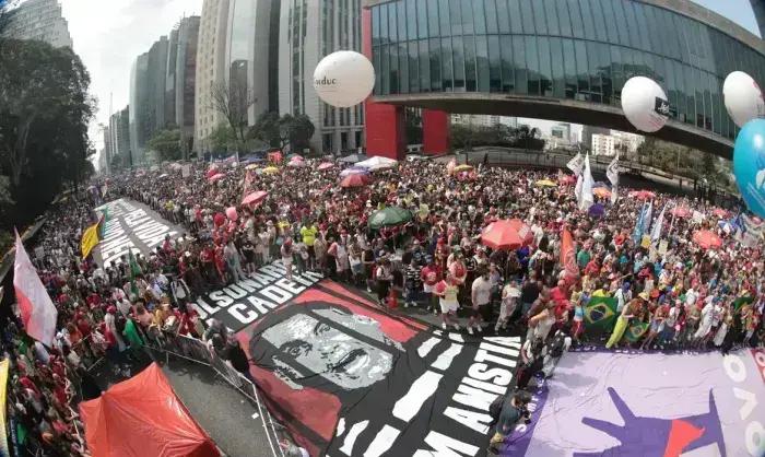 Multidões se mobilizam em capitais contra anistia e PEC da Blindagem
