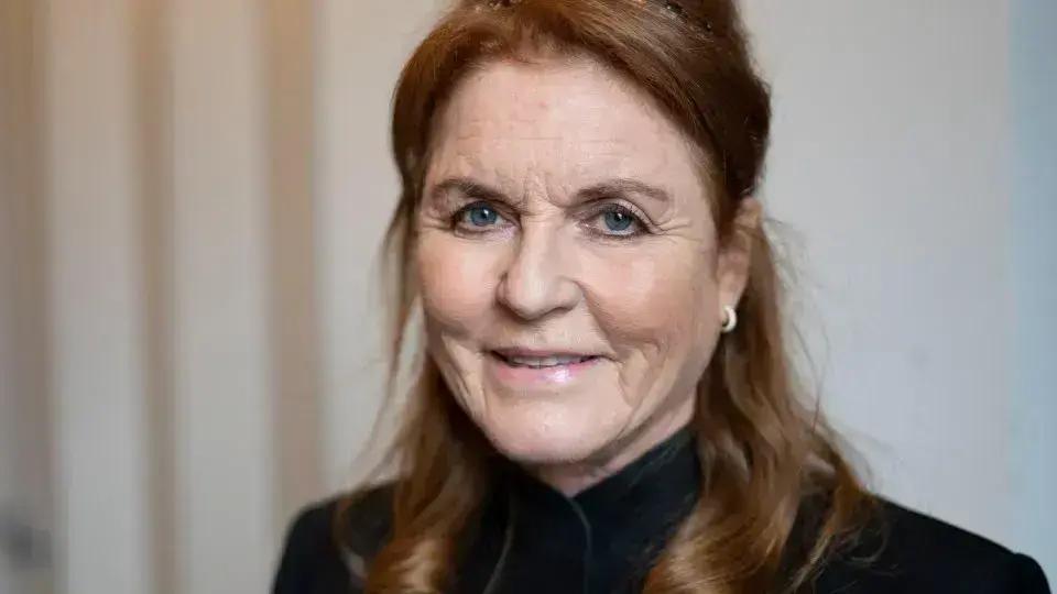 Sarah Ferguson perde apoio de instituições após e-mail a Epstein vazar