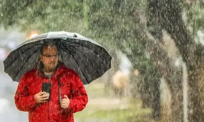 Tempestades afetam a Região Sul do Brasil neste domingo